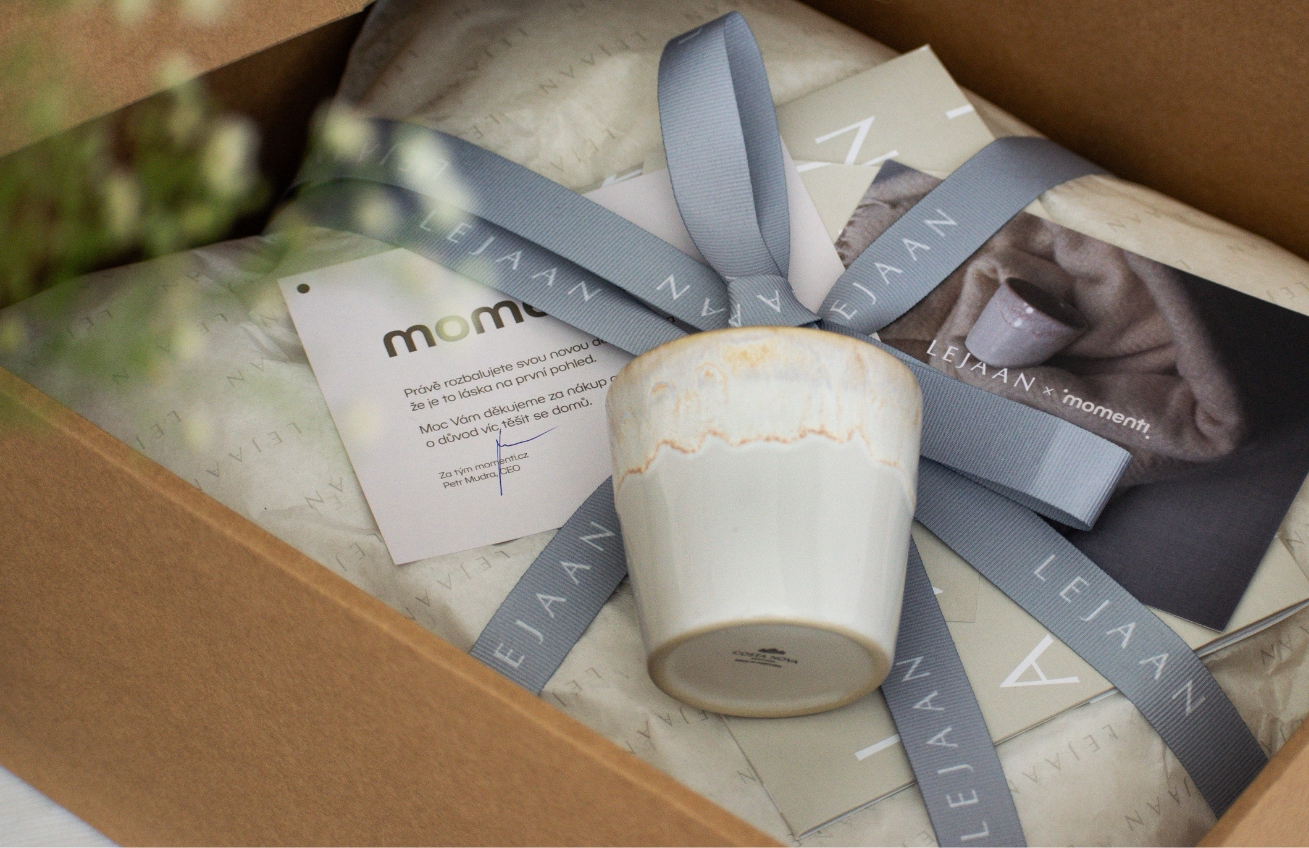 Dárkový set hrnku a plédu momenti x Lejaan